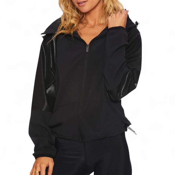 NWOT  Beach Riot Amber Black On Black Stretch Windbreaker Jacket Size Small - Picture 1 of 9